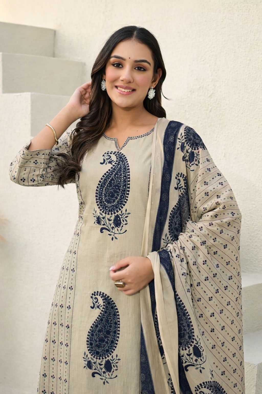 Zareen Paisley Kurta Set