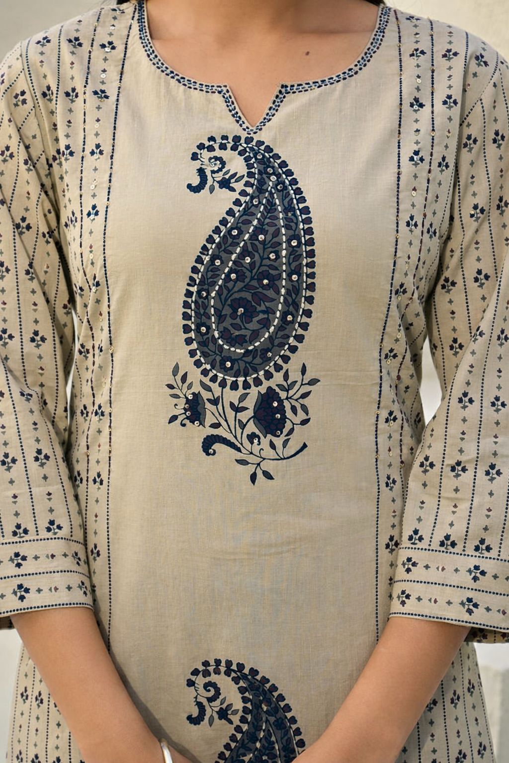 Zareen Paisley Kurta Set