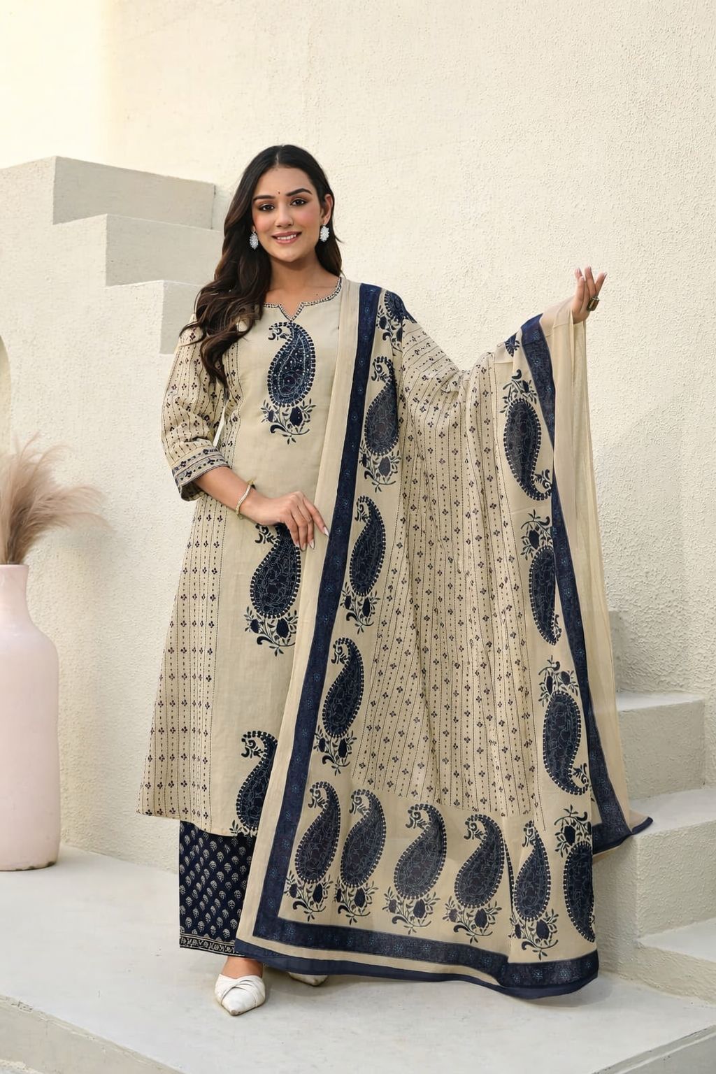 Zareen Paisley Kurta Set