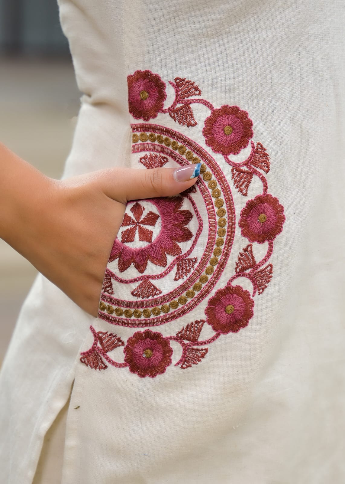 Ivory Aafreen Floral Kurta Ensemble